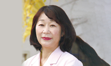 高岡 素子 氏